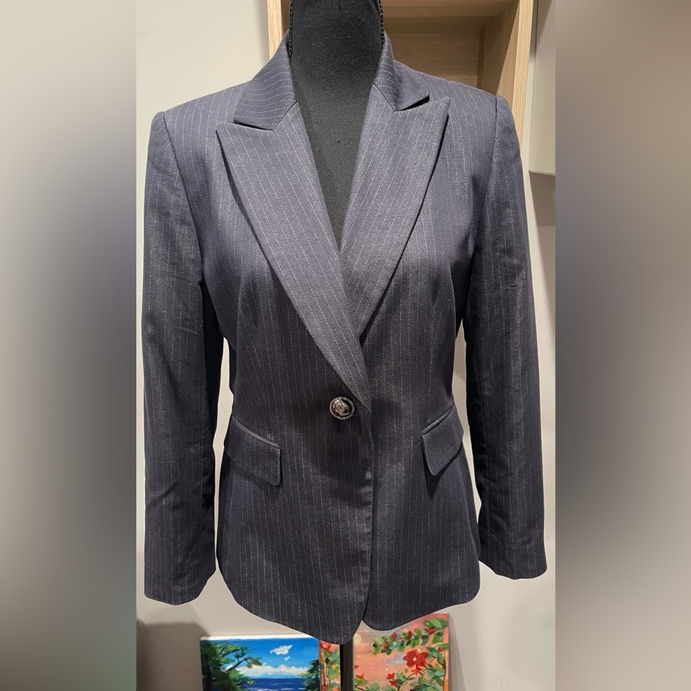 TAHARI ARTHUR S. LEVINE Blue Pinstripe Blazer‎